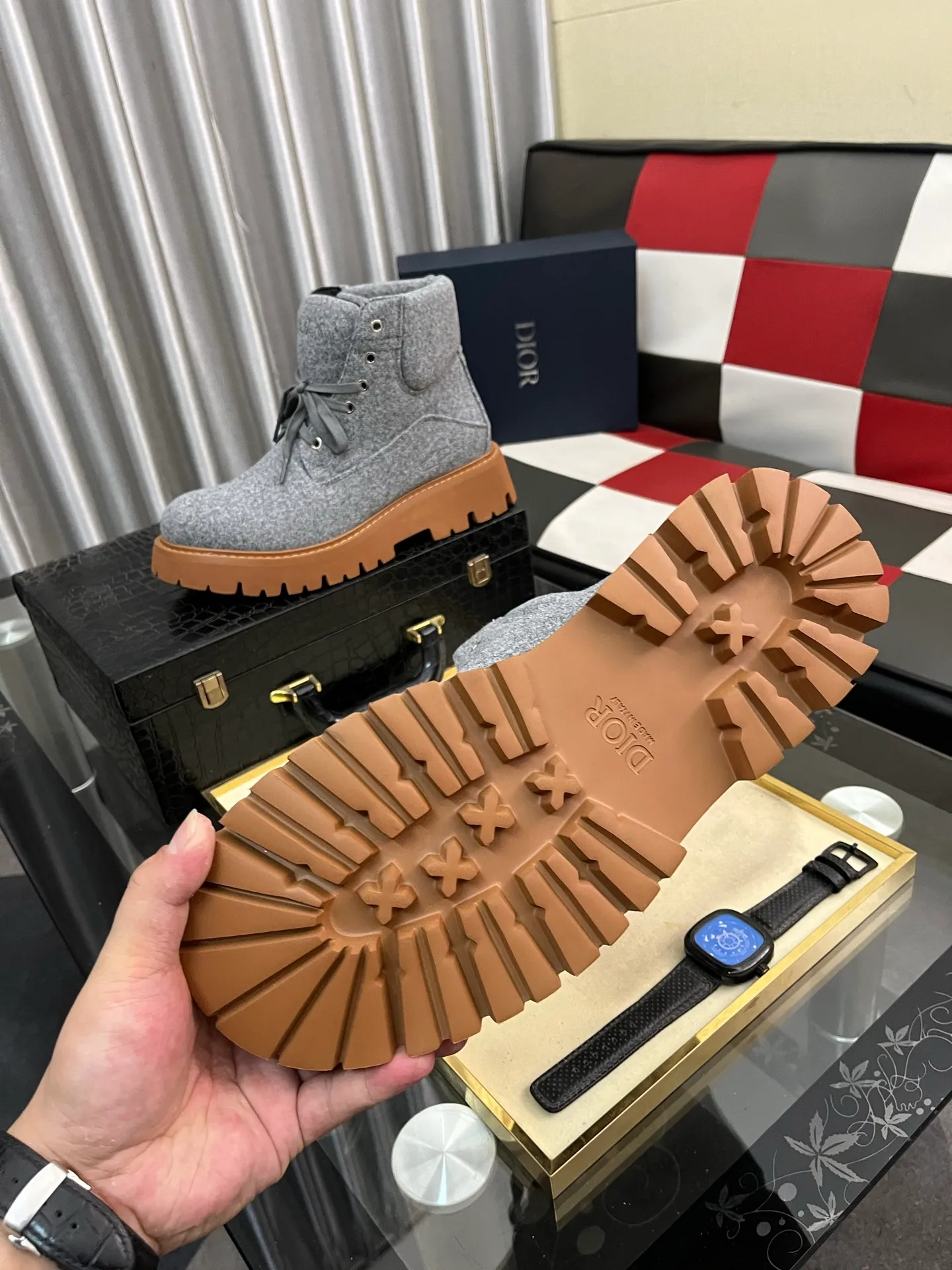 Men's shoes 💰: 540⌚️⌚️Dior top crafts Dior high-top boots counter synchronizes with the original factory configuration, original cowhide patchwork fabric imported from Italy, breathable and comfortable imported water-dyed cow lining, sole: original factory special original sole super comfortable, original factory with single goods high quality, you can enter and exit the counter at will, welcome to compare and synchronize with the counter, code number: 38-44